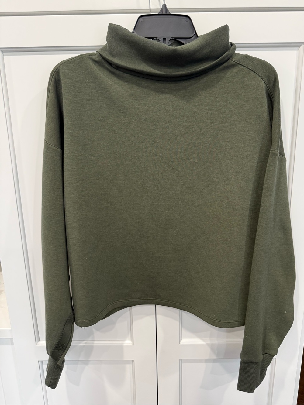 RHONE NEW Size M DreamGlow Mock Neck Top $128 MSRP